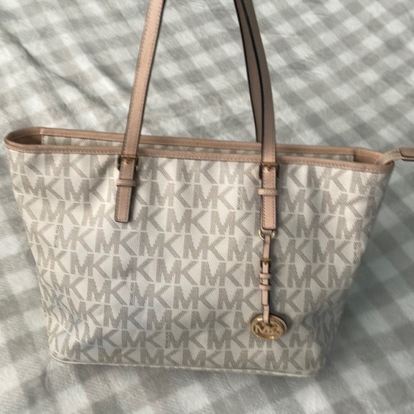 Michael Kors Handbags - MICHAEL KORS MK CREAM CANVAS/LEATHER ZIP TOTE BAG